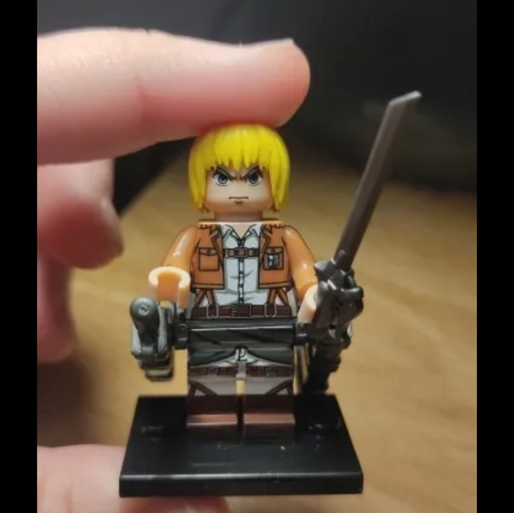 New Attack on the Titan 4 mini figure set - Picture 5 of 12